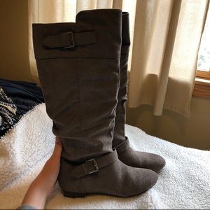 Women’s boots Size 9